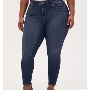 TORRID Premium size 24 R Sky high skinny jeans plus size
